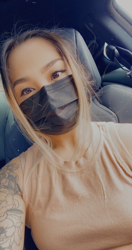 Miss Phong nackte pornostar fotos