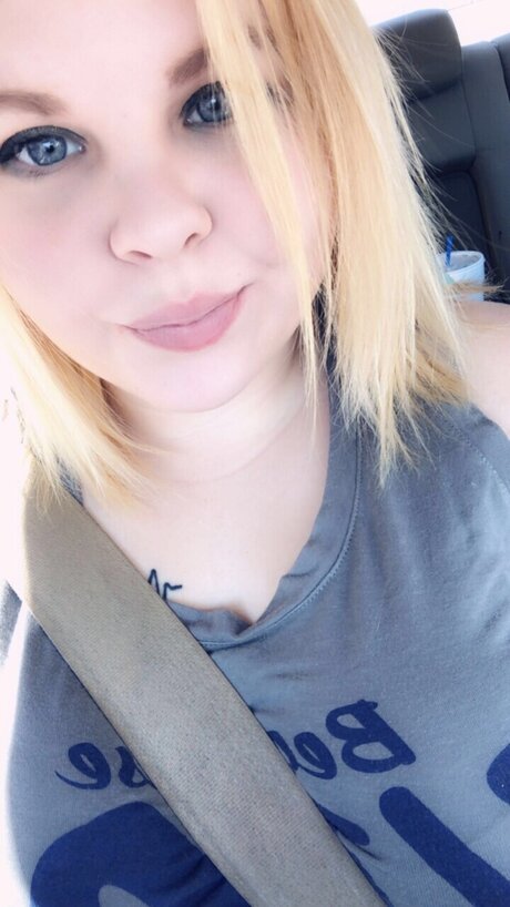 Dumbblonde nackt pornostar bilder