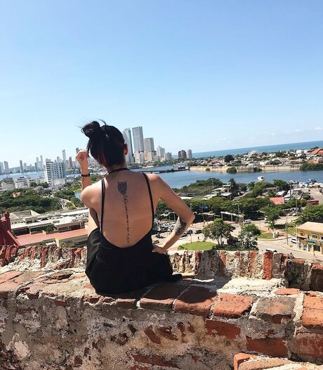 Dahiana Rom n hübsche akt galerien