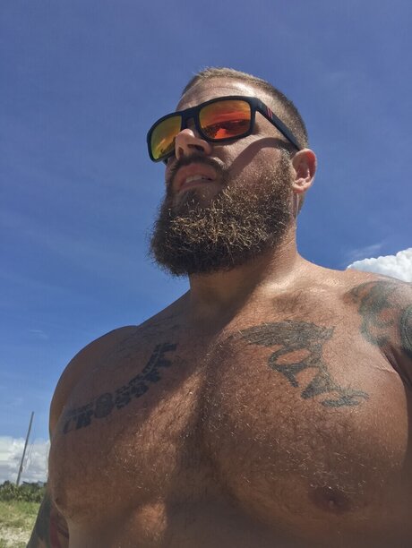 Matthew Cardona nackt schöne bilder