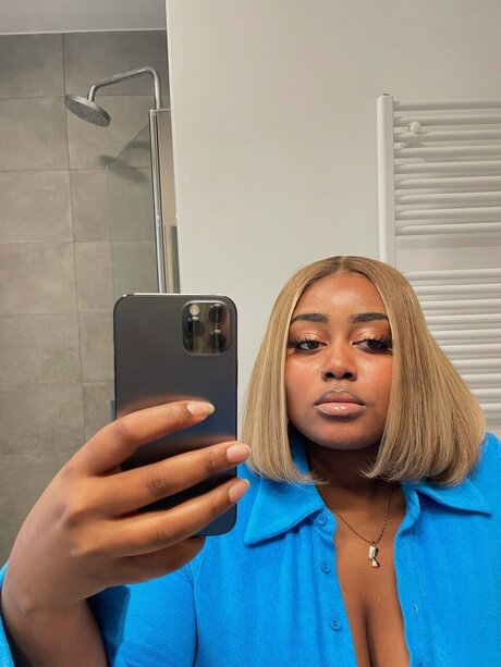 Chelly model pornographische fotos