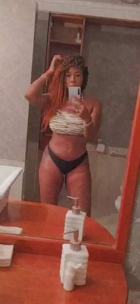 Tuchini nackt hübsche foto