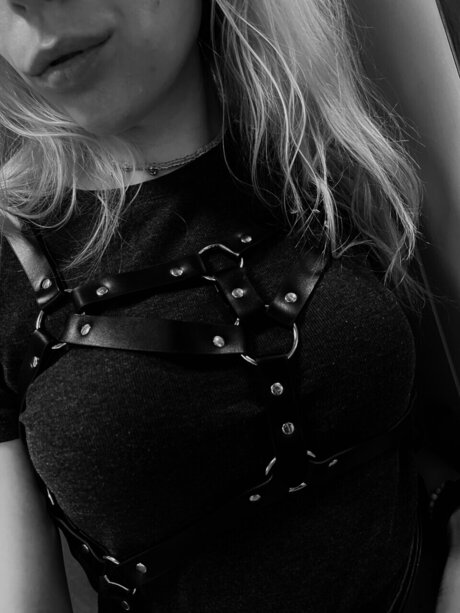 Crimson Lisbeth nacktheit bilder