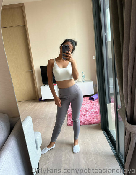 petiteasianchaya schauspielerin erotische foto