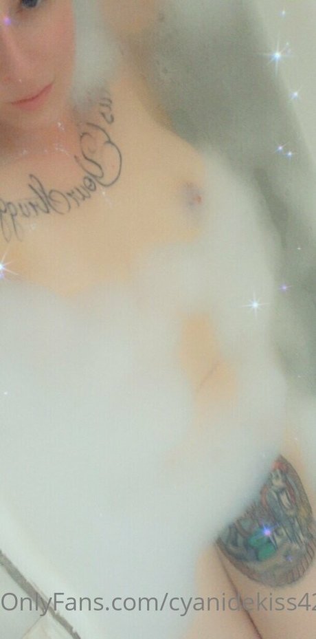 cyanidekiss420 schauspielerin heiße bilder