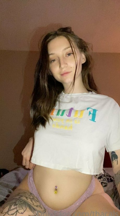 thacals model nacktheit bild