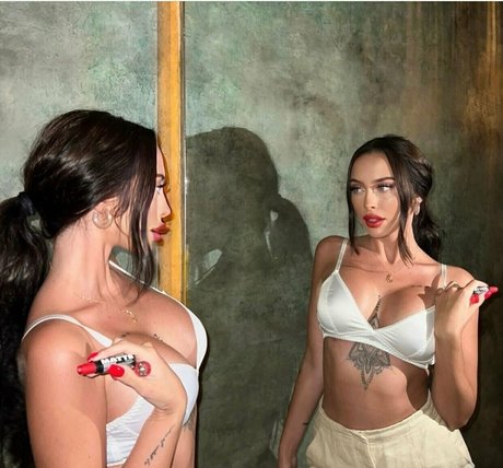 Cora May sexy erwachsene galerie