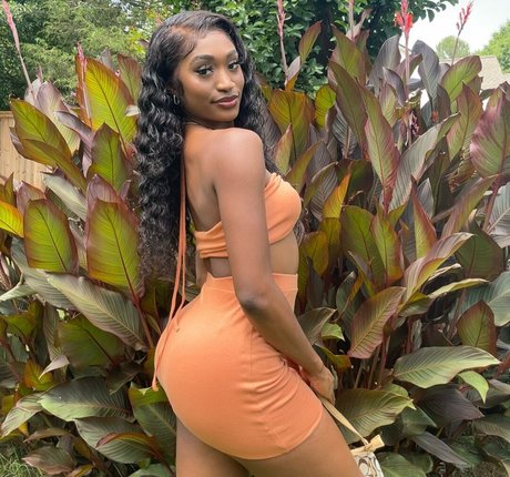 ItsTavvi erotische akt foto