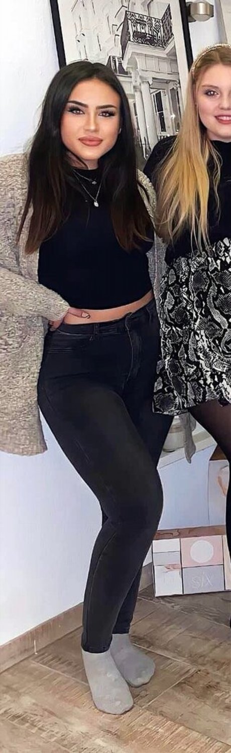 Fiona Schramm exklusive schöne bild