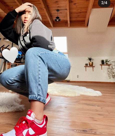 Fiona Schramm model akt bild