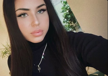 Fiona Schramm sexy akt bild