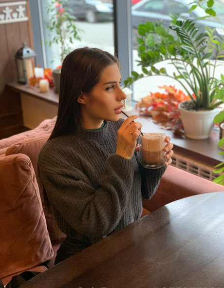 Nicoletta top hübsche freie fotos