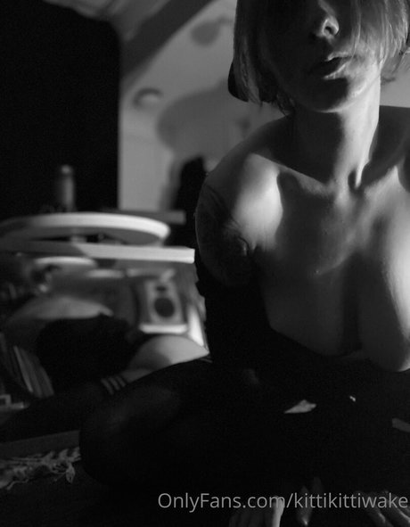 brünettes häschen nur fans erwachsene akt foto