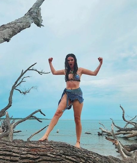 Alyson Tabbitha nackt heiße bild