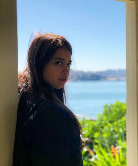 Amber Midthunder schöne akt galerien