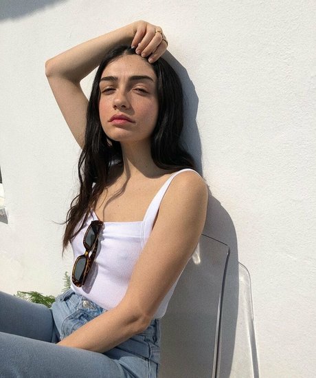 Hazar Erguclu schauspielerin nacktheit foto