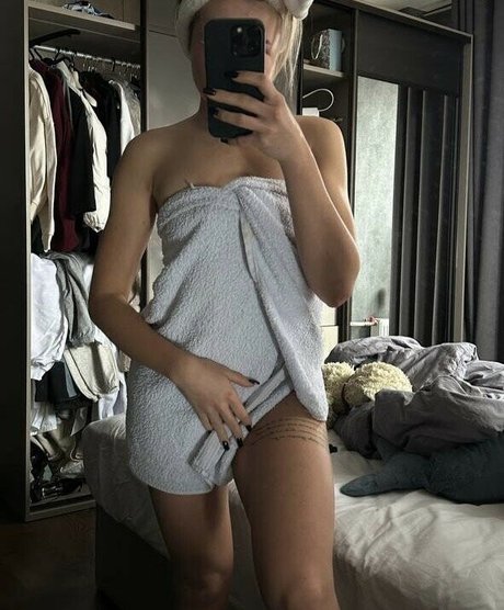 Zelentsova Nicole nackt erwachsene bild