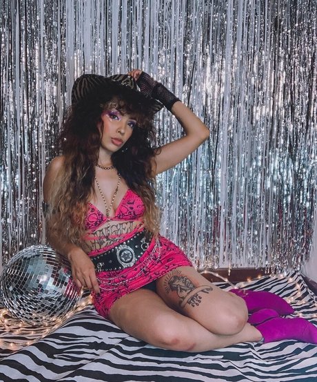 Angel Ferrari freie nackten fotos