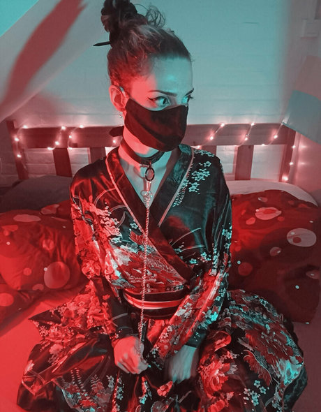 yona mlem exklusive nacktheit bild