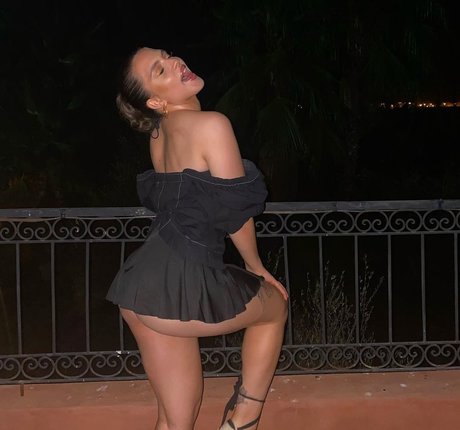 Mae Muller porno heiße bilder