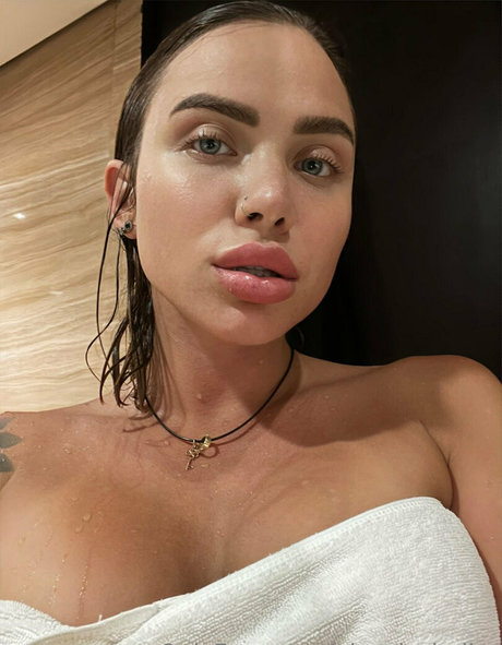 olga le belier model top foto