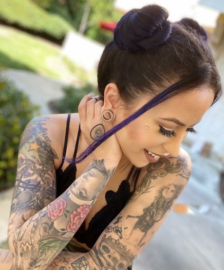 meghanelle erotische akt bilder