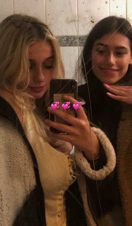 blonde junge onlyfans nacktheit pornografische foto