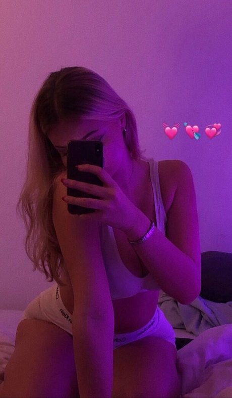 Elly Anne top akt archiv