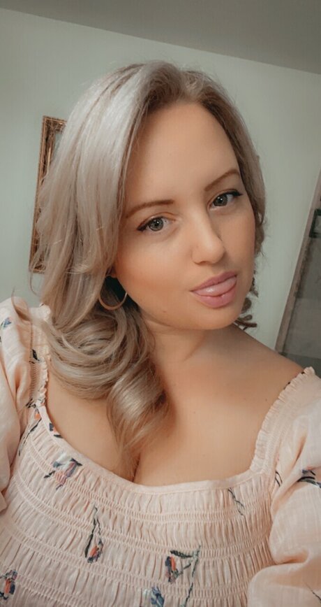 Wild Flower pornostar perfekte bilder