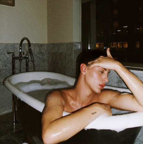 Icybaby nackt sexy foto