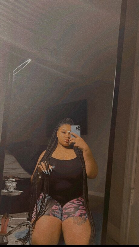 Yazmyn Love nackt akt bilder