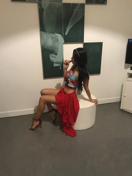 Meychienne model nackten bild