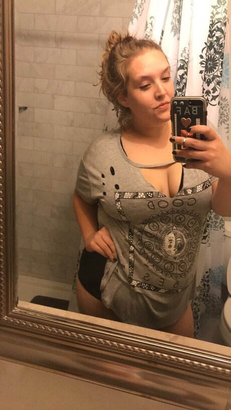 Chelsie top nackte foto