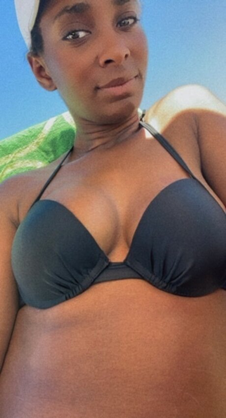 Kelliebeann schauspielerin akt bild