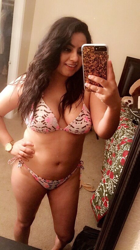 YareliR sexy nette foto