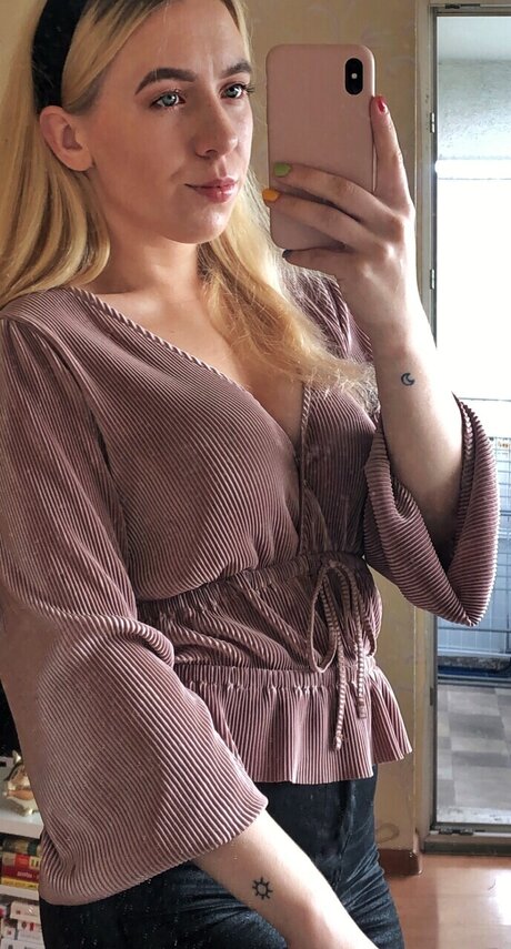 SunnyBee xxx nacktheit bilder