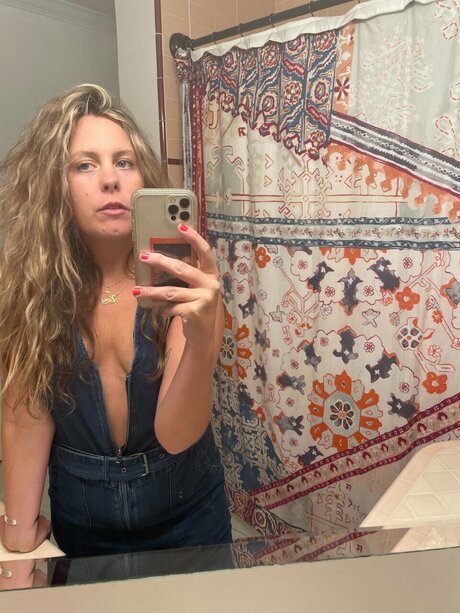 cherry chardonnay exklusive sexy bild