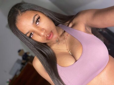 Assia McDougall freie exklusive foto