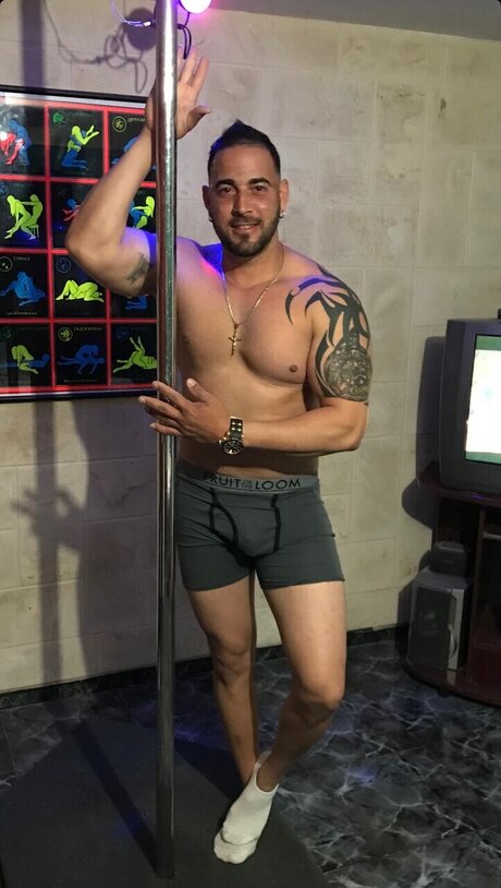 Yusiel Mederos nackt schöne galerie