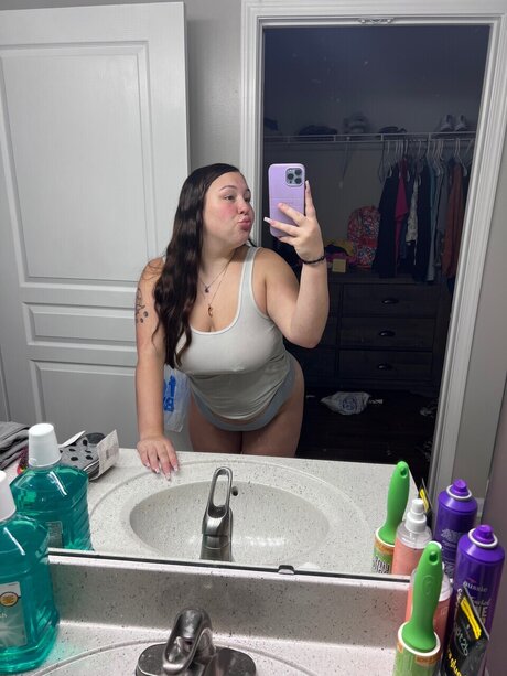 Trinababyyy schauspielerin schöne foto