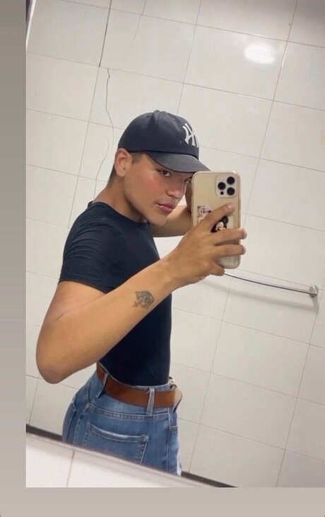 Leunam hübsche akt bild