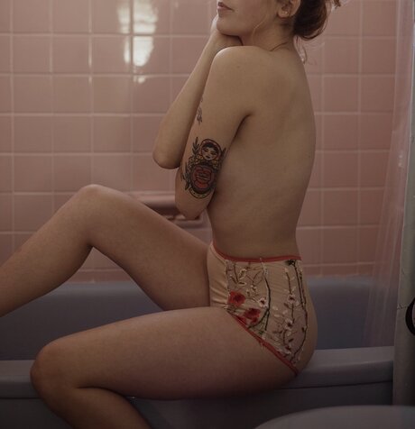 Adrienne Taylor schöne erotische foto