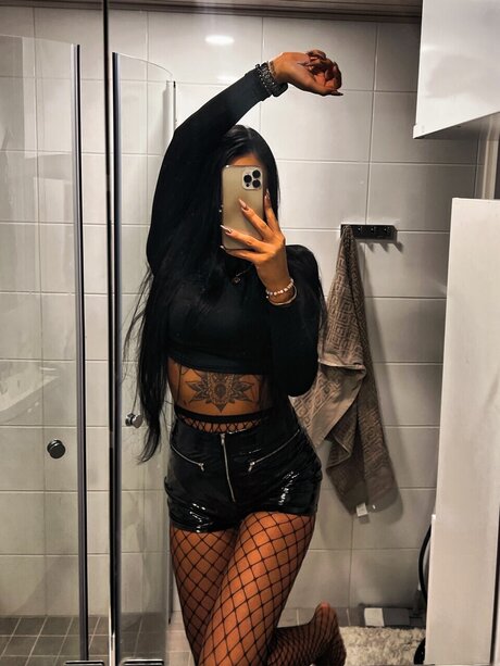 Caroly nacktheit sexy archiv