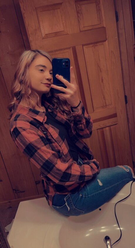 Kaitlin Lloyd kostenlose nackt bild