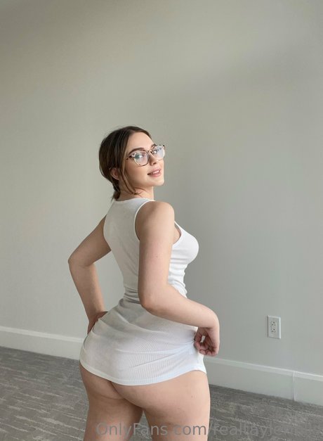 Tayler Hills schauspielerin erotische foto