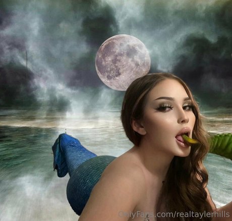 Tayler Hills kunst erwachsene archiv