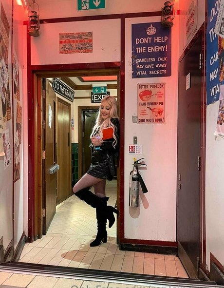 shemale cumshot onlyfans kunst erotische bild