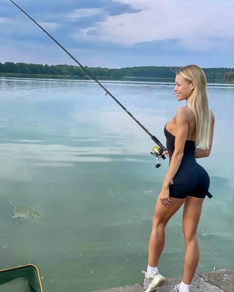 Viki Doux erwachsene sexy galerie