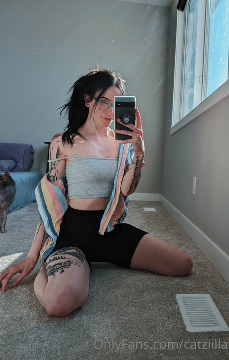 Catziilla xxx pornostar bild