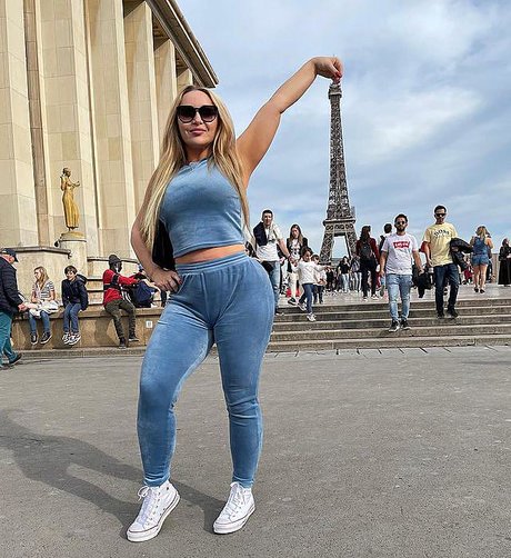 Annaka top nackten foto